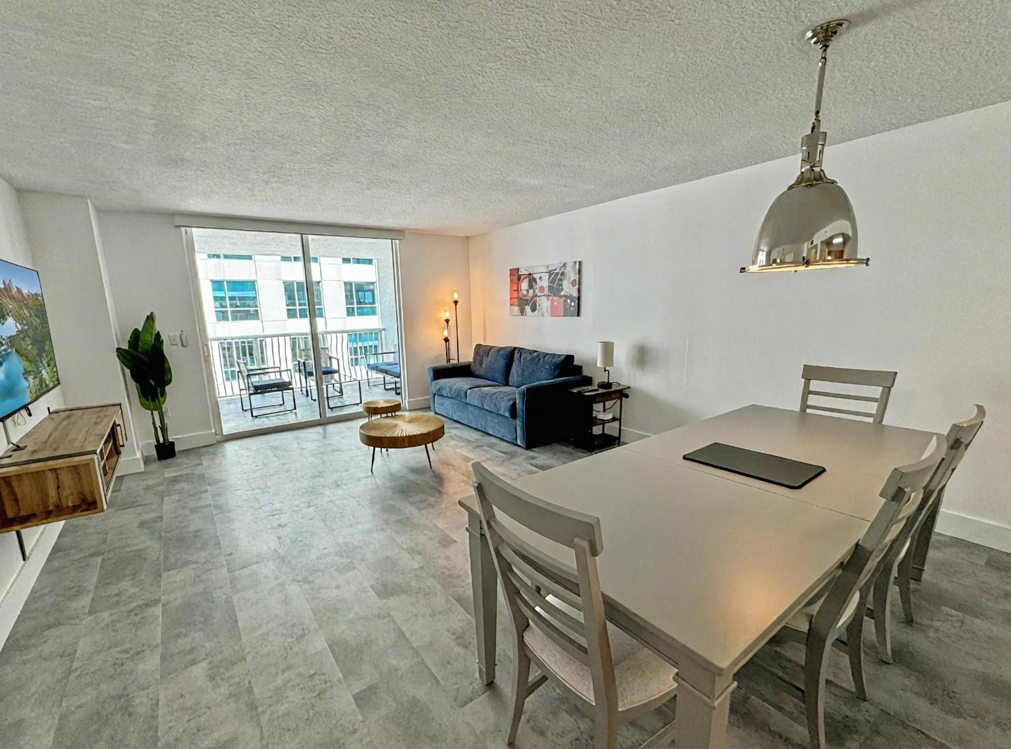 Apartamento Elegant Centric Vibrant Pool Jacuzzi Free Parking Miami Exterior foto
