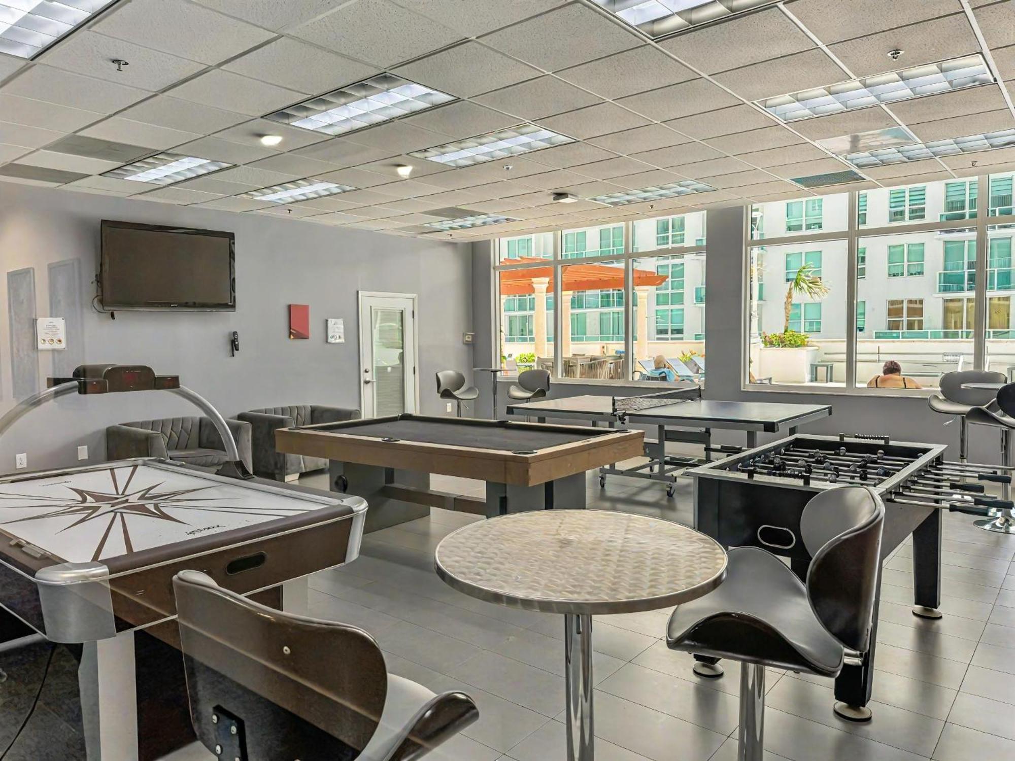 Apartamento Elegant Centric Vibrant Pool Jacuzzi Free Parking Miami Exterior foto