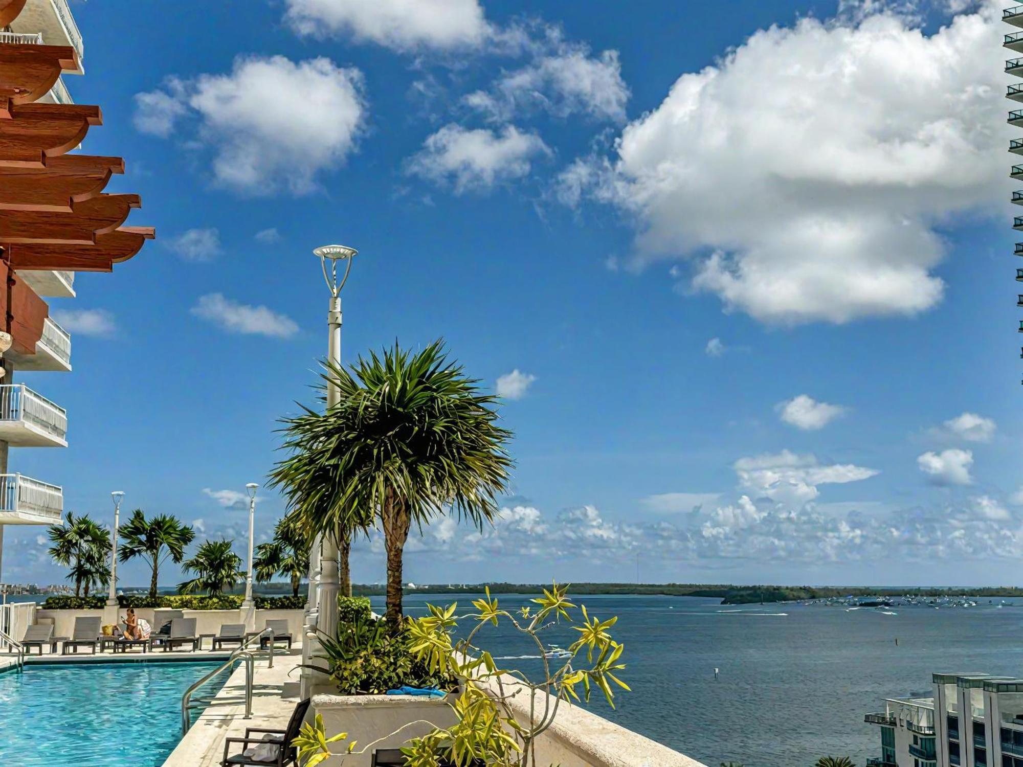 Apartamento Elegant Centric Vibrant Pool Jacuzzi Free Parking Miami Exterior foto