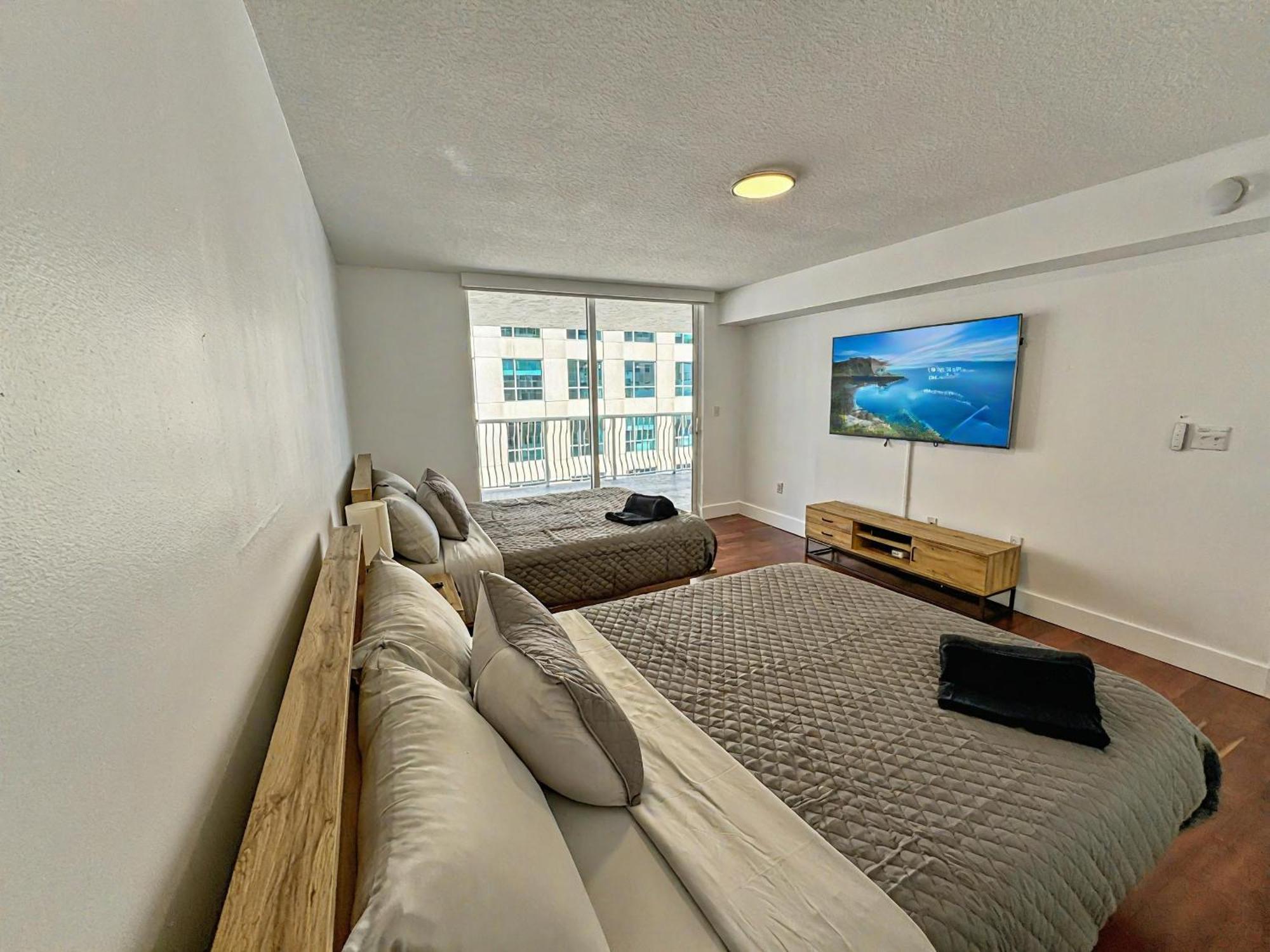 Apartamento Elegant Centric Vibrant Pool Jacuzzi Free Parking Miami Exterior foto