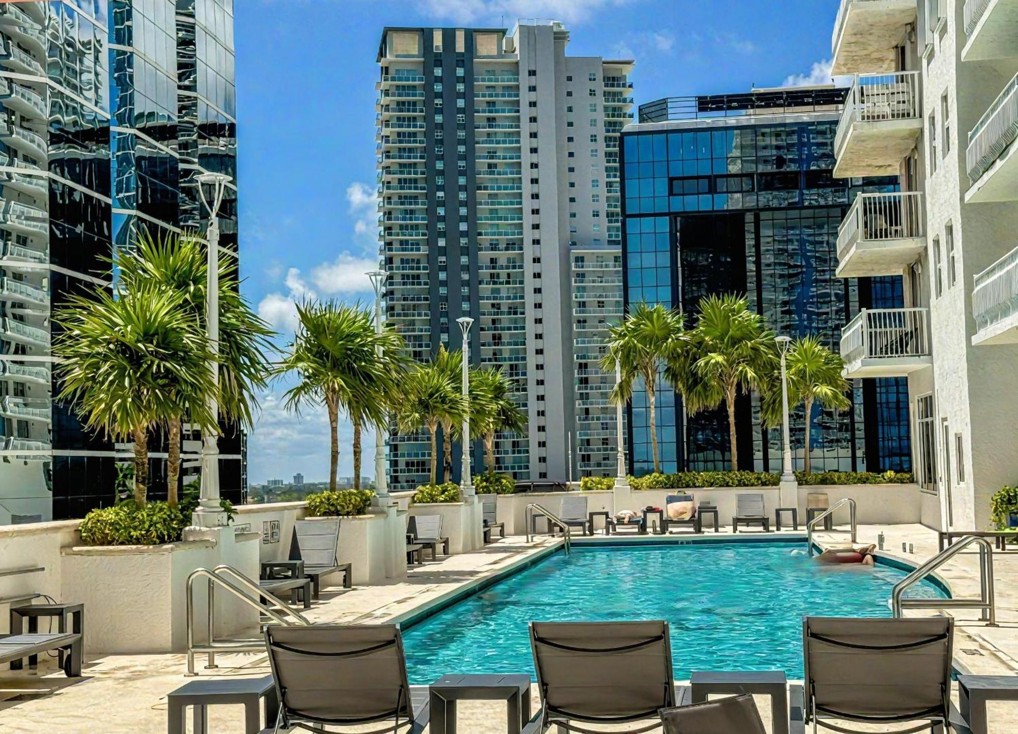 Apartamento Elegant Centric Vibrant Pool Jacuzzi Free Parking Miami Exterior foto